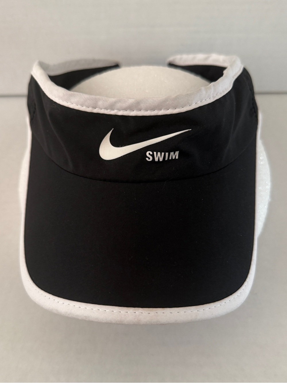 Nike SWIM Visor Black White Adjustable Performance Visor NWOT